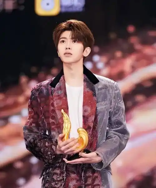 吴京曝家暴行,马思纯老公变软饭男?_明星_蔡徐坤_汤唯