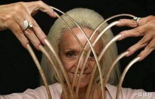 世界上最长的指甲 李·里德蒙德的指甲长达9米