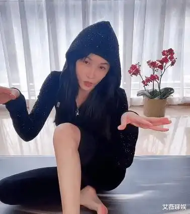 毕竟这么完美的人竟然有一个这么大的脚,其实张蓝心,这么高的身高有一