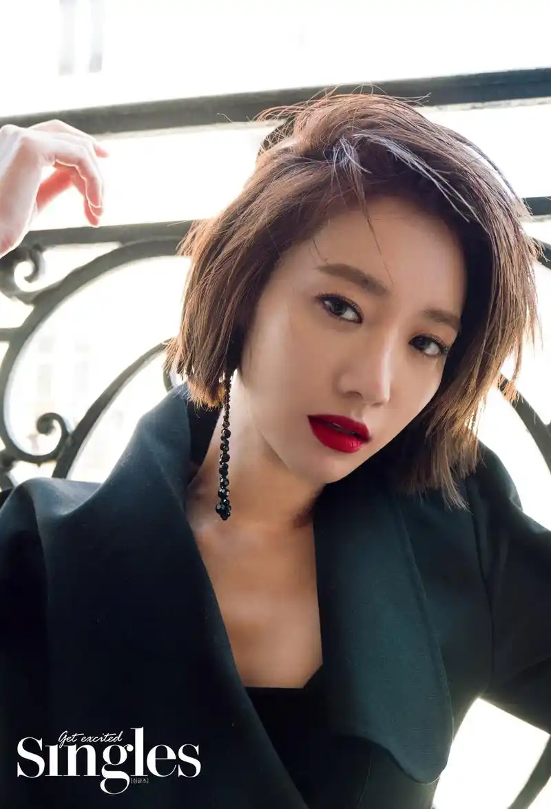 组图:高俊熙巴黎街头拍时尚大片 完美长腿比例逆天