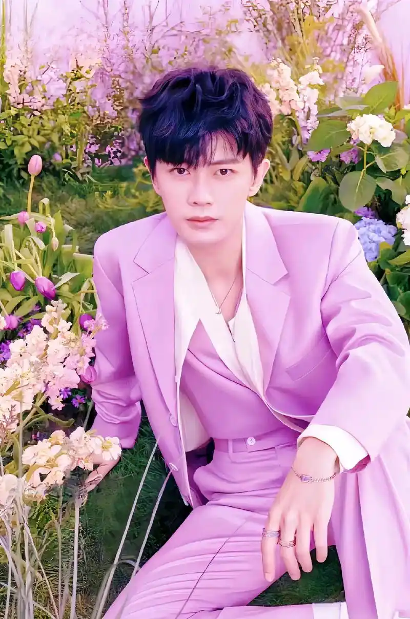 任嘉伦 #嘉人 #他很哇塞 #你是落在我世界里的一束光 , - 抖音