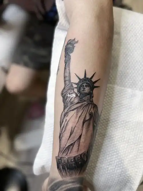 colortattoo自由女神写实纹身