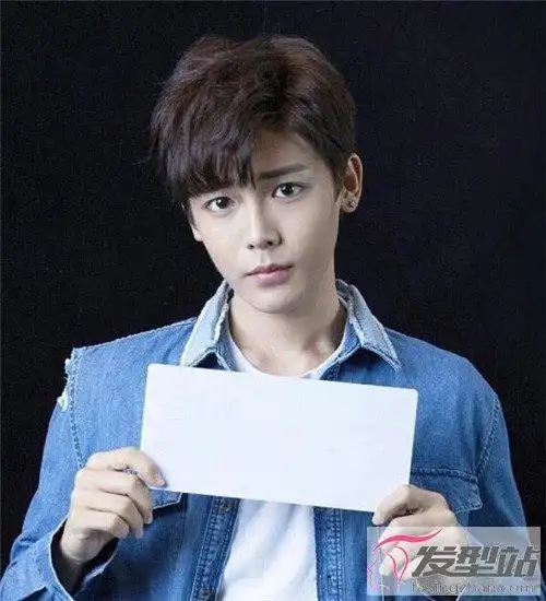 清爽帅气男生烫发纹理定位烫时尚无比