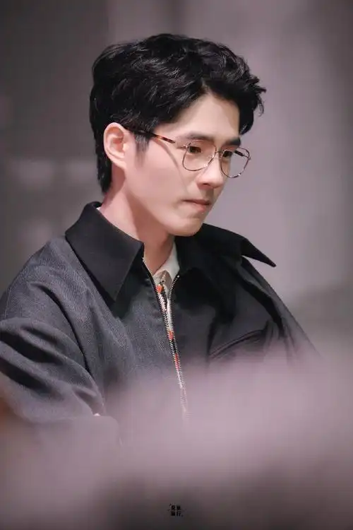 刘昊然金丝眼镜