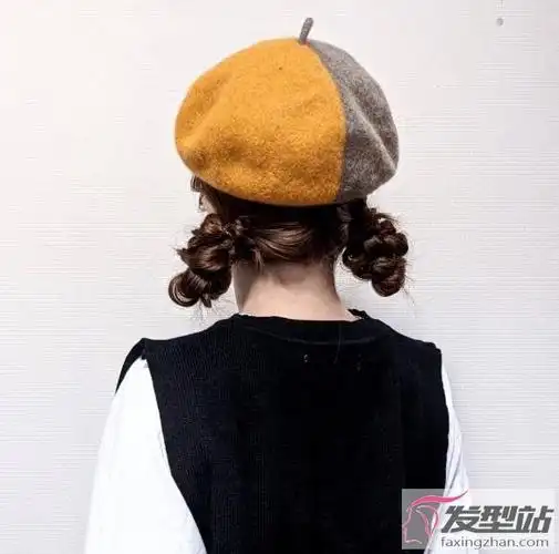 女生戴帽子发型扎法戴帽子扎头发时尚感满分