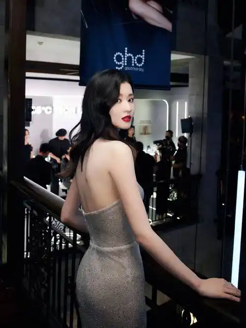 乔欣礼服性感迷人写真_活动_衣品真_都能