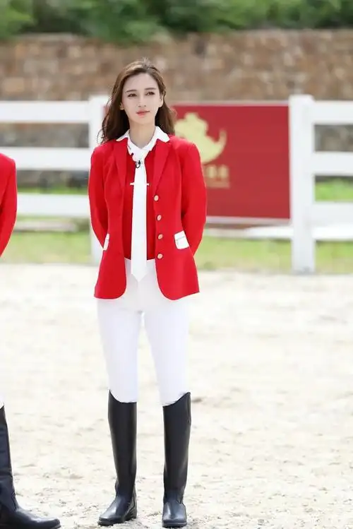 回顾杨颖在《跑男》中的造型,红衣女骑士最酷,这是什么神仙颜值