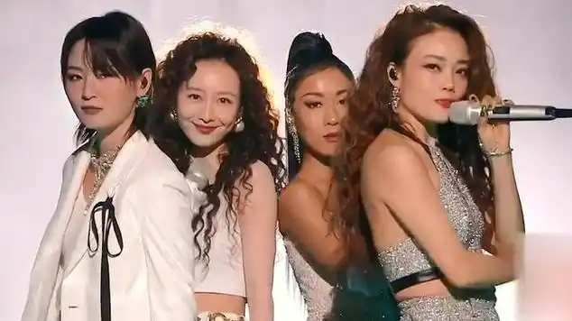 湖南卫视跨年开场吉克隽逸周笔畅容祖儿王鸥合唱梦不落