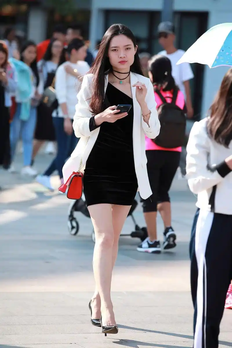 街拍美女:图7小姐姐这种姿势,我是最没抵抗力的,太性感了