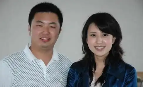 【主持人黄冠现在干什么】央视主持人王冠简历资料及照片(图)