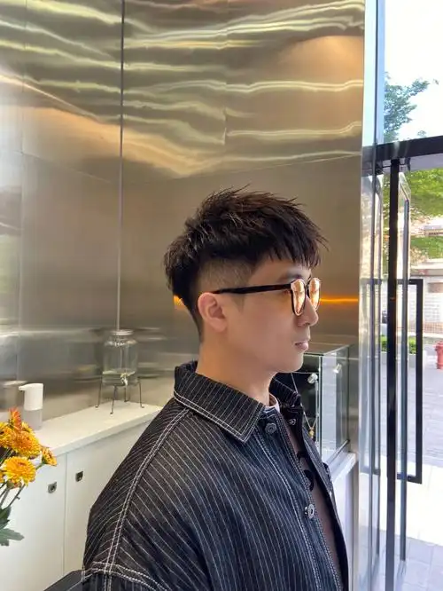 摩根碎盖  #今日发型  摩根烫碎盖发型