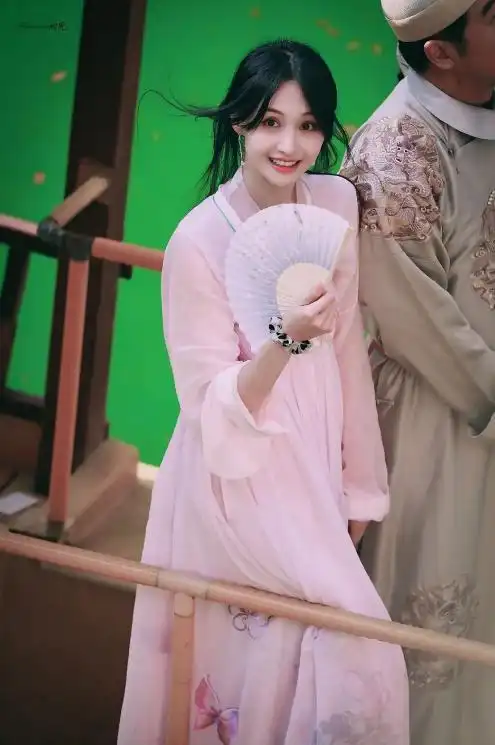 郑爽古装路透美到像仙女一颦一笑风情万种自信的她太绝色了