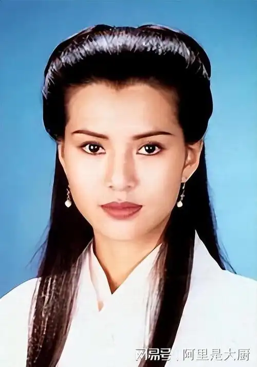 她因"小龙女"一角封神,火了之后却被动退圈,至今独身一人|爱情|李若彤