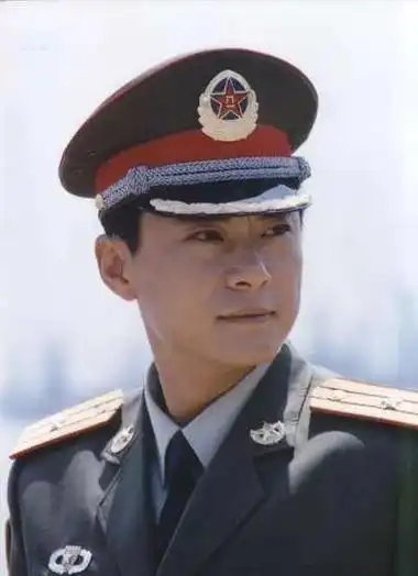 回顾演员王斑对曹颖一见钟情结婚14年生一子浪漫如初