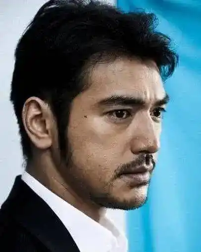 男明星留胡子堪比整容,王宝强帅到没边,肖战像换了一张脸_古天乐_形象