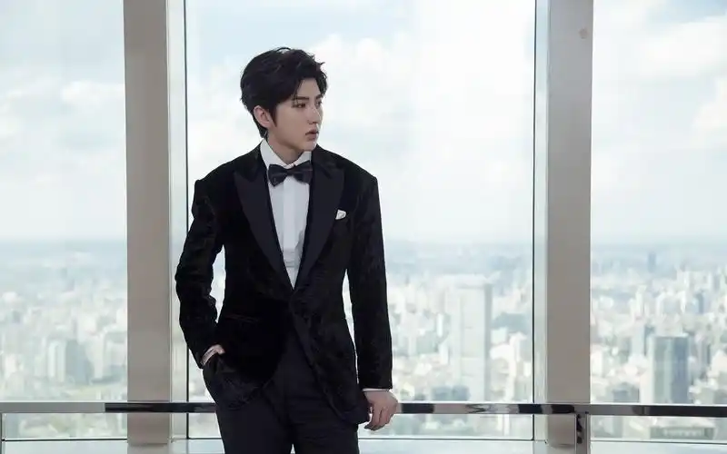 蔡徐坤西装帅气写真,高清图片,壁纸-桌面城市