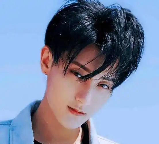 在此之后,黄子韬就跟吴倩合作了《夜空中最闪亮的星》,让大家见识到了