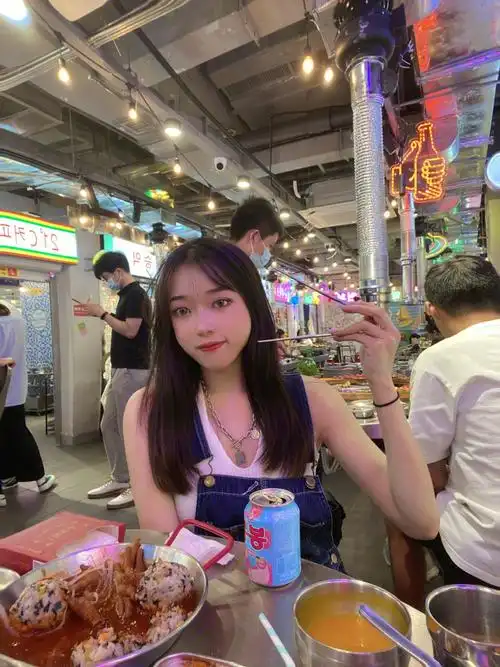 家可以假装在韩国排出韩国街头氛围感的店看了也有很多朋友在这里打卡