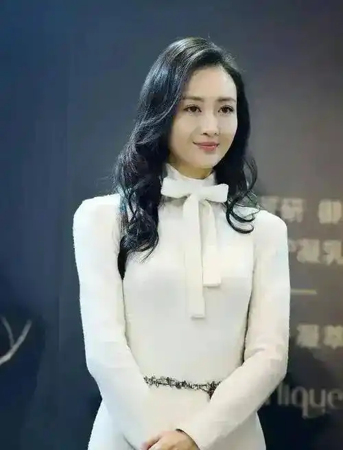 曝王鸥处于待产状态,妈妈已经前来陪护,曾与何九华传出恋情!