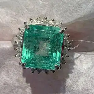 7克拉祖母绿围镶钻戒18k白金祖母绿围镶7克拉钻戒