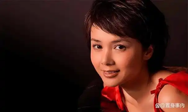 三十年前的1993年,28岁的蒋雯丽,在陈凯歌执导的电影《霸王别姬》中