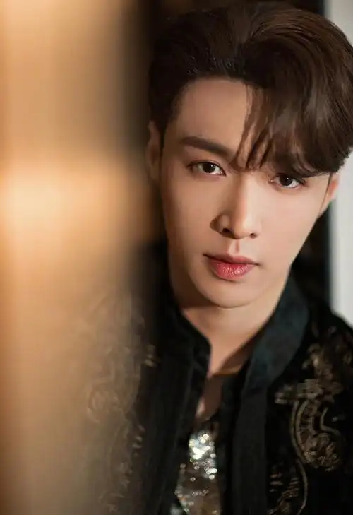 张艺兴亮片西装帅气写真图片,张艺兴图片-第6图