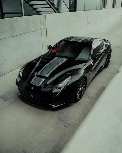 ♞黑色法拉利f12 berlinetta#超级跑车