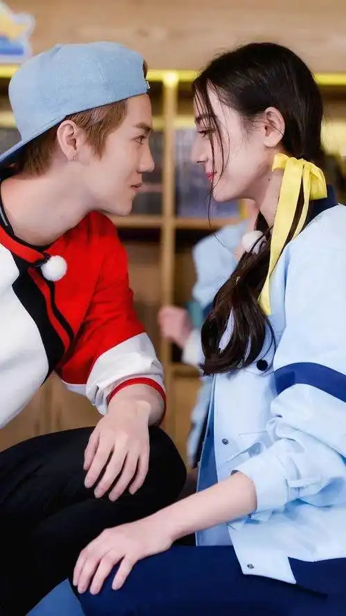 鹿晗抱迪丽热巴图片 - 搜狗图片搜索