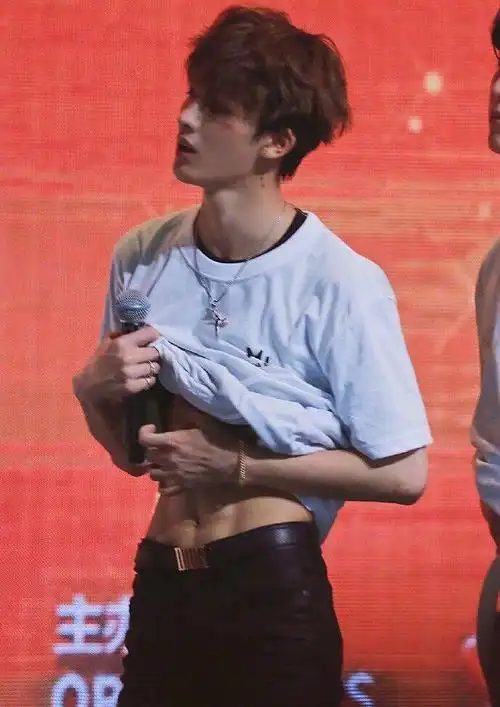 来提名腰细又有腹肌的男明星我真是太喜欢帅哥露腹肌了我又可以了好想