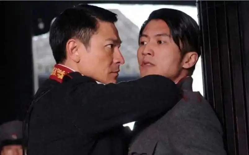 刘德华谢霆锋合影,年龄相差19岁状态像同龄人,网友:谢像失恋了