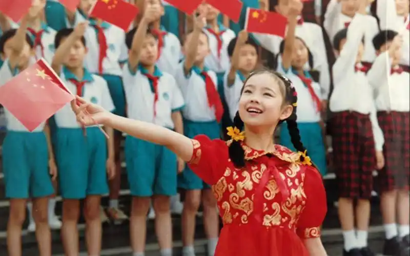 【银河少年合唱团】仰望五星红旗(武赫主唱,2001年)_哔哩哔哩