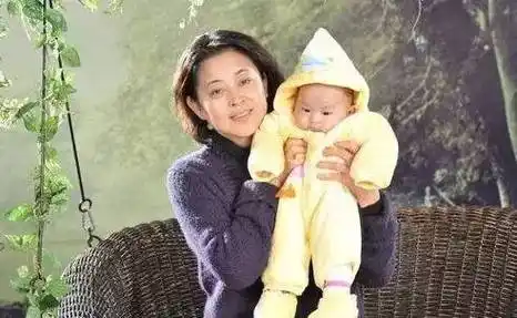 感动倪萍回顾消失十年的演讲为儿子治病哭到眼泪流干