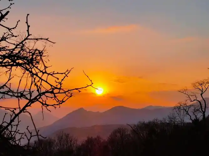 抢拍乡村落日的一瞬间夕阳无限好只是近黄昏