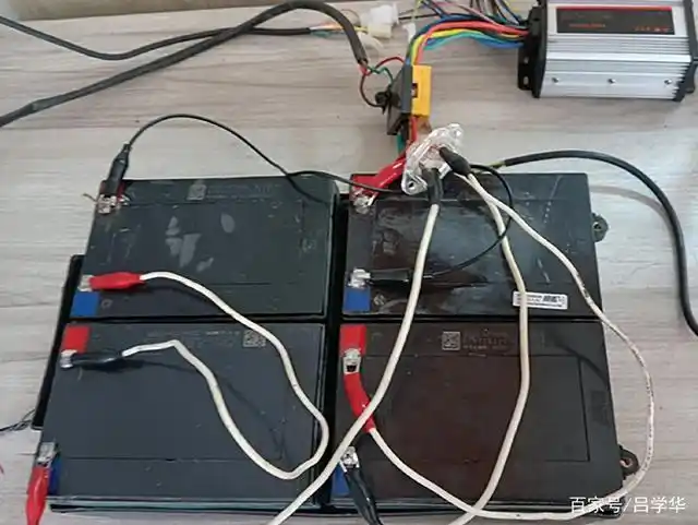 48伏的电动自行车,使用4块12伏的电池串联,符合电动车新国标标准,属于