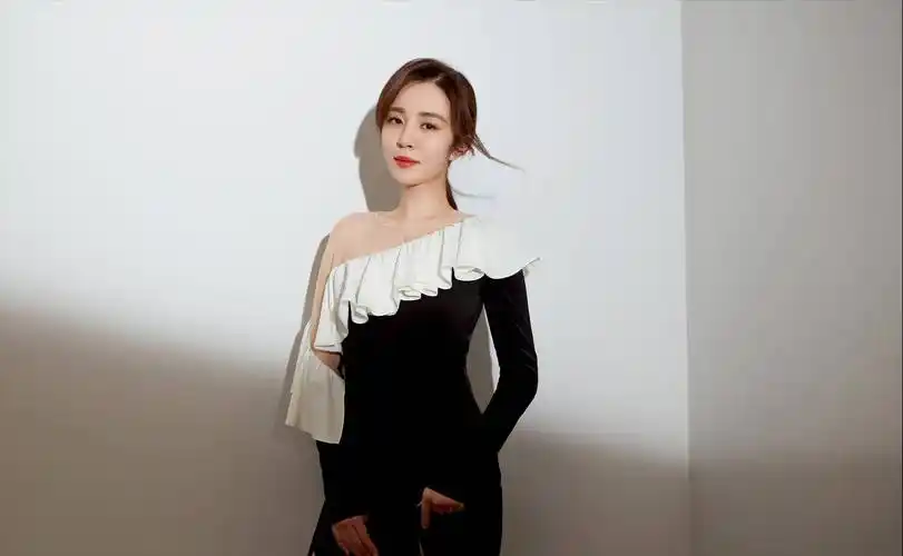 王晓晨出道多年,一直都没有被拍到过恋情,这么多年,她一直都在忙于