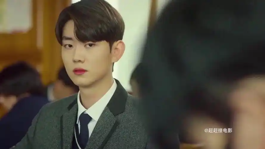 遇见你之后,第一次看见的颜色就是蓝色,这部剧简直是颜狗的天堂!