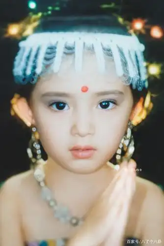 杨幂童年照大集锦 这样漂亮的孩子你舍得批评么?