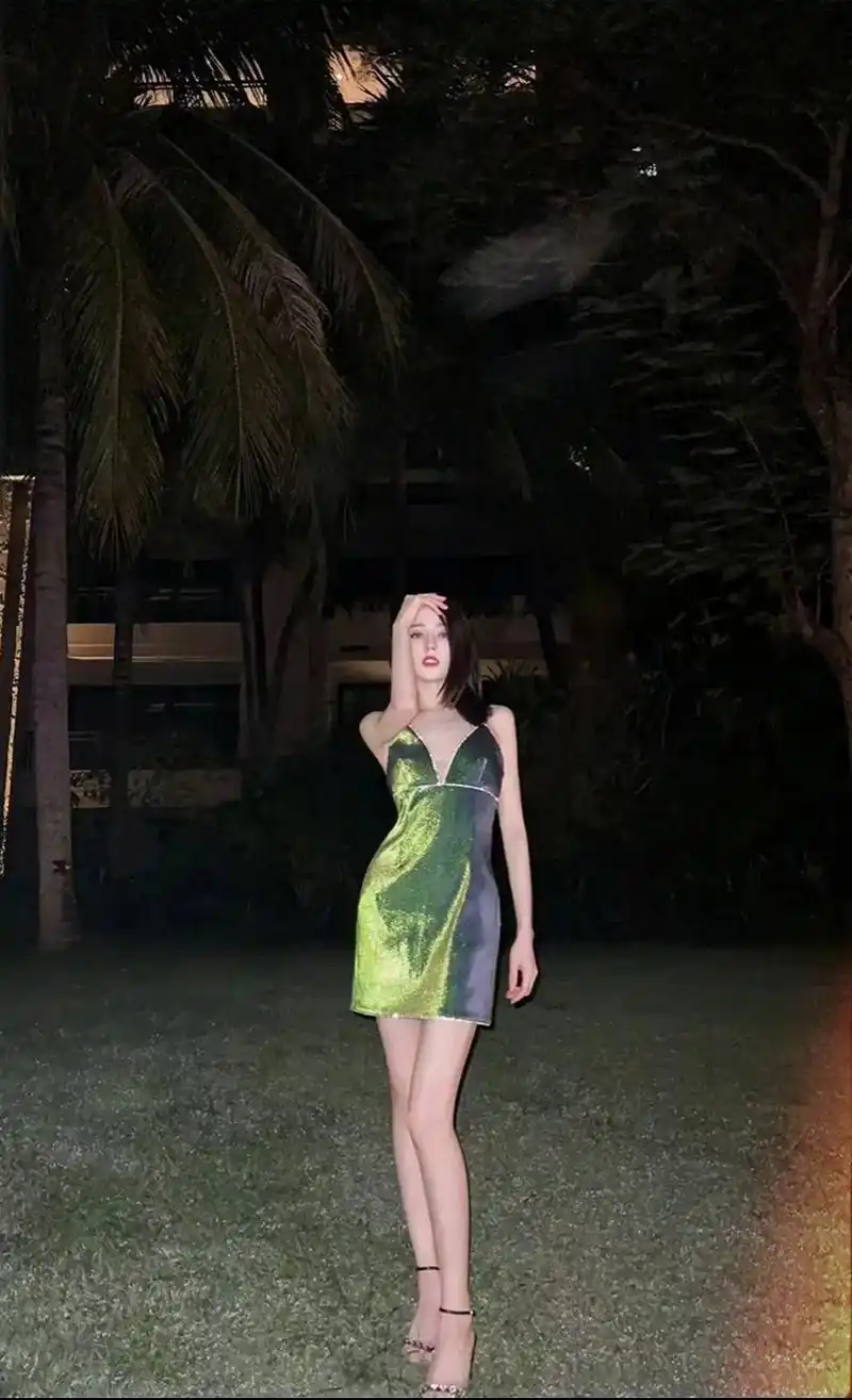 辣妹拽姐甜妹来回切换的热巴!#迪丽热巴穿搭盘点 这才是我 - 抖音