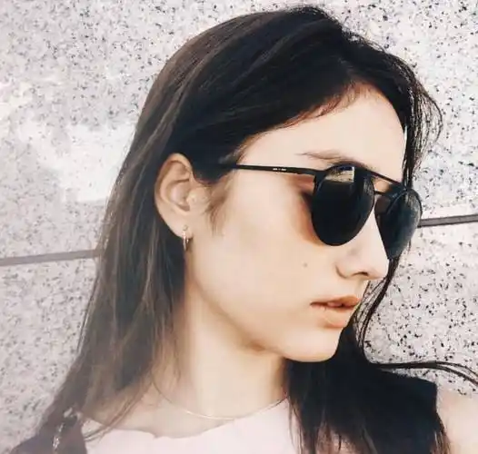 女生头像 侧脸 墨镜