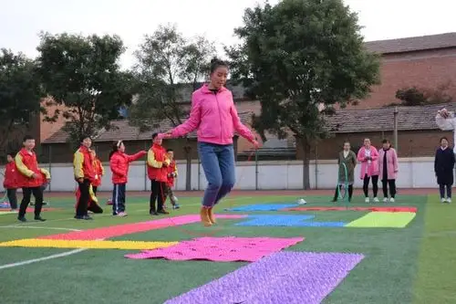 东关小学教师趣味拓展活动——玩转指压板