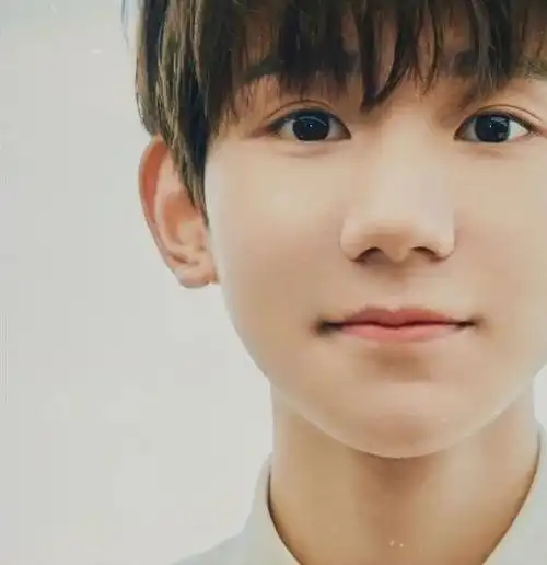 今日分享王源眼睛里的星辰大海.