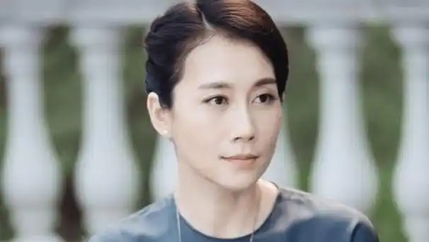 看不上电视主持人,却被黄磊称为得意学生,陈凯歌尊称为老师的人