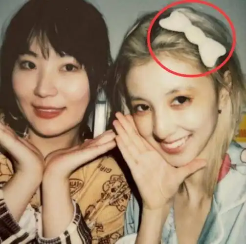 华晨宇染了跟王悦伊同款的发色,并且还在自己的社交平台晒出了染头发