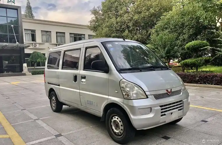 个人12年五菱荣光面包车转让10800块钱