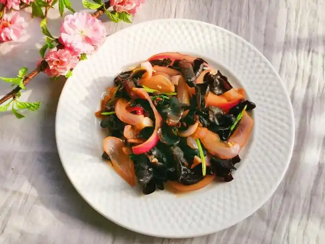 减脂清肺木耳炒洋葱