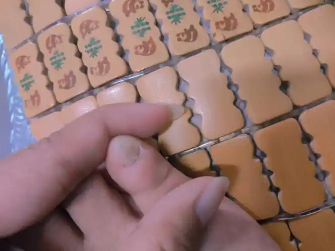 突然发现我的小脚趾甲好平啊