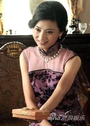 《九死一生》斓曦服装多变如走秀(图)