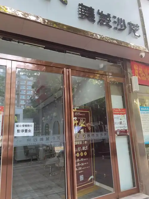走访|疫情下的街头理发店如何突围?