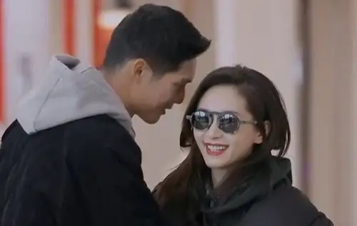 王子文亲昵靠在吴永恩怀里肢体接触太亲密吴永恩贴耳唱情歌