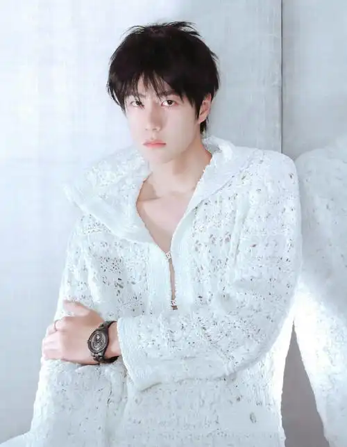 王一博 锁骨  镂空  谁懂啊!